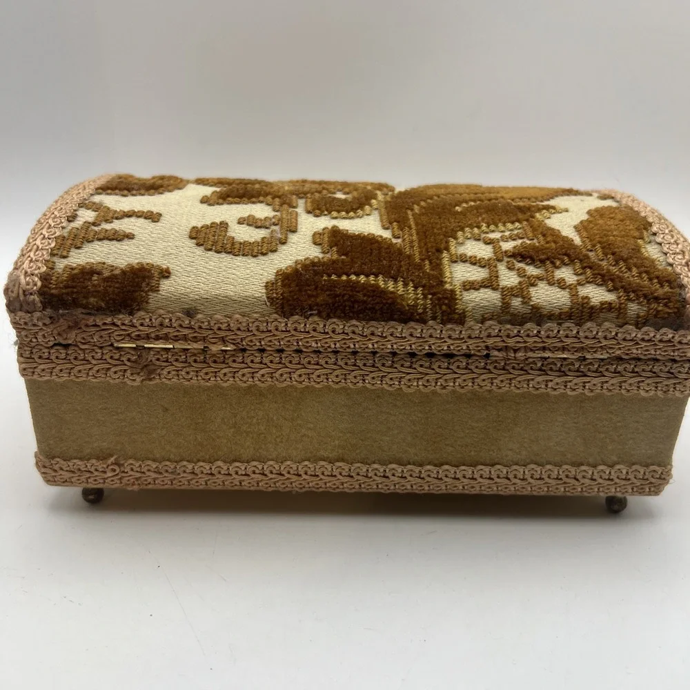 VTG Schmid Bros Tapestry Musical Jewelry Box Love Story Japan WORKS W/ Key 70's